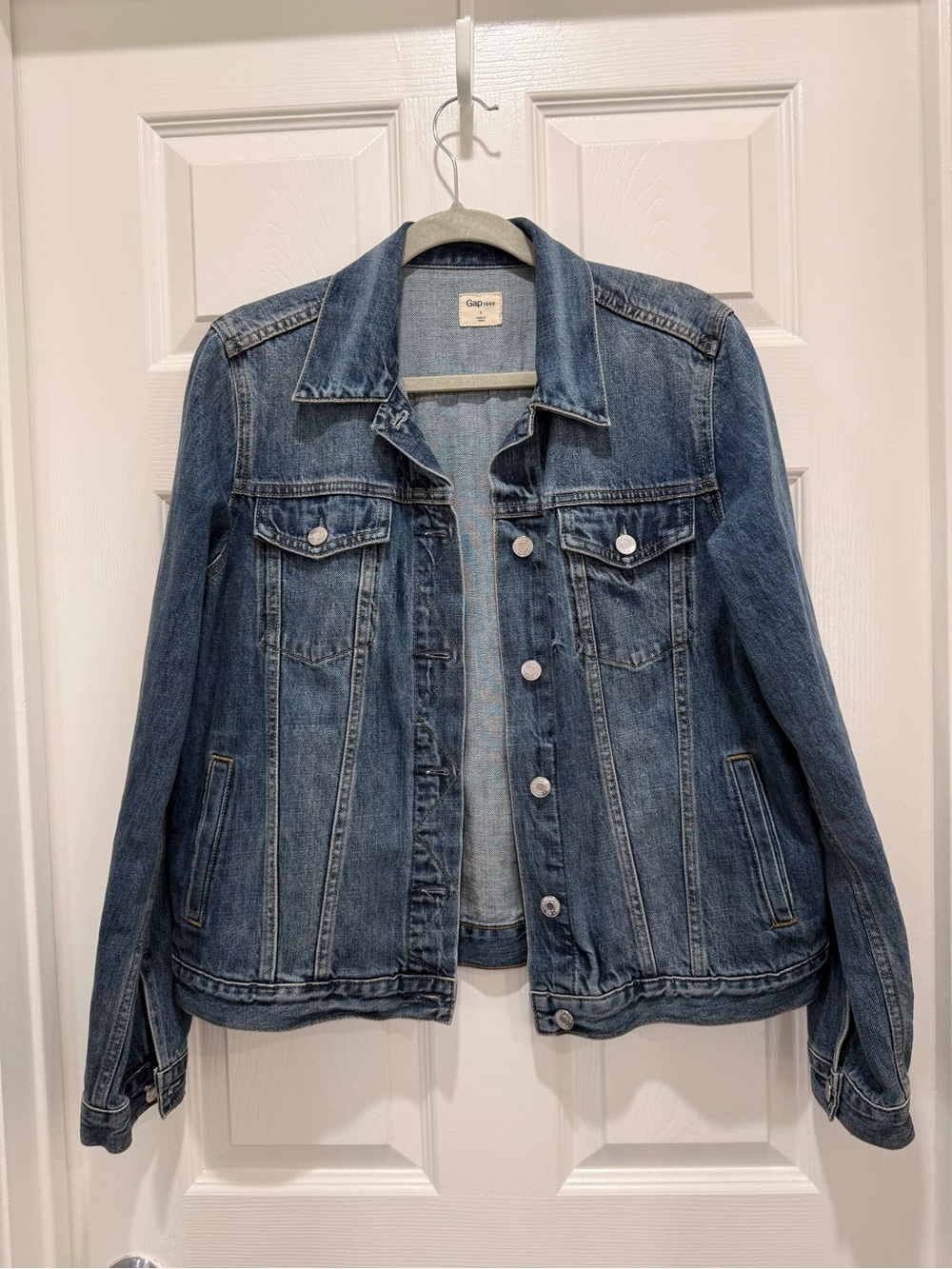 GAP Women's Medium Blue Denim Trucker Jacket